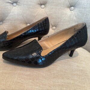 New Directions Deia Pump Black Embossed Print size 8.5 Never Worn
